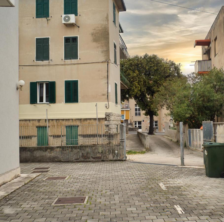 Nivi Apartment Split Exterior photo